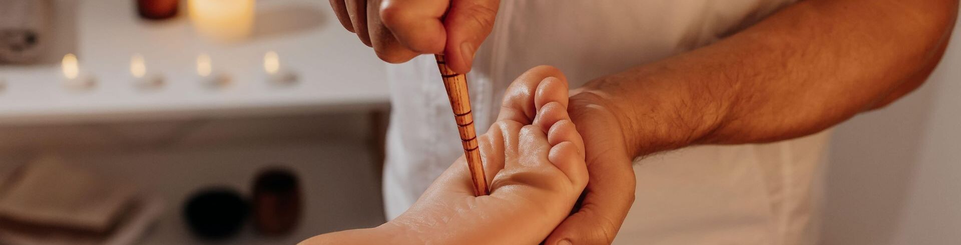 Devenir r&eacute;flexologue : missions, salaire et lien avec la naturopathie 